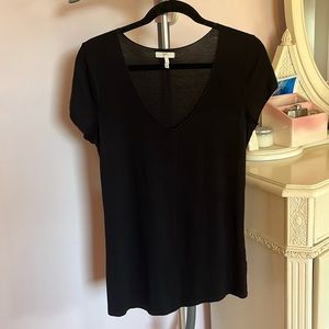 Joie small black short sleeve tshirt. Material= 96% viscose 4% elasthanne